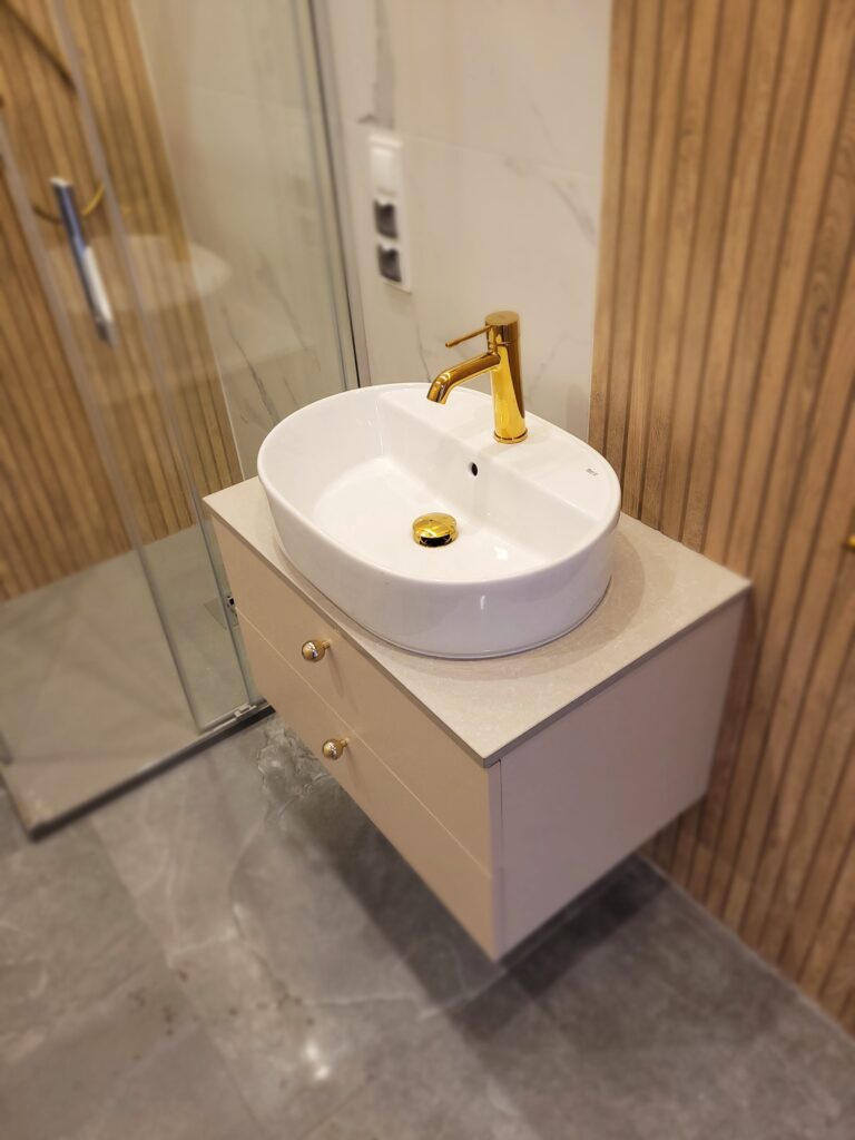 Powieszana szafka umywalkowa